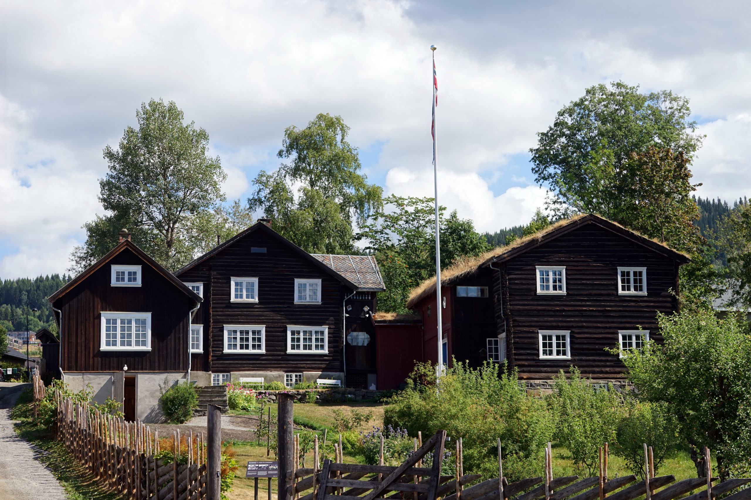 Bjerkebæk - Sigrid Undsets hjem - Birkebeineren Hotel & Apartments